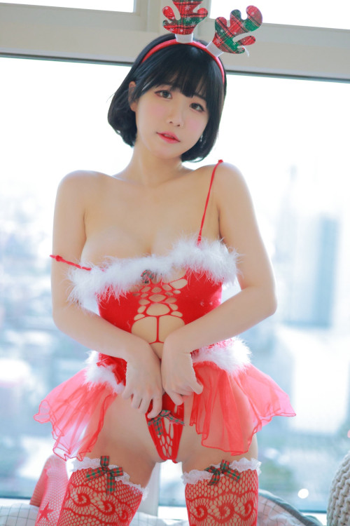 Read more about the article Addielyn 에디린, Patreon December X’mas Set.01