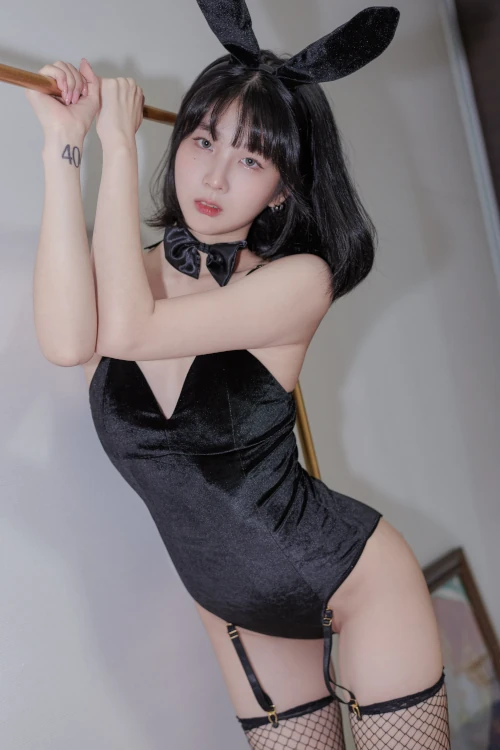 Read more about the article JangJoo 장주, ArtGravia Vol.200 Photobook Set.02