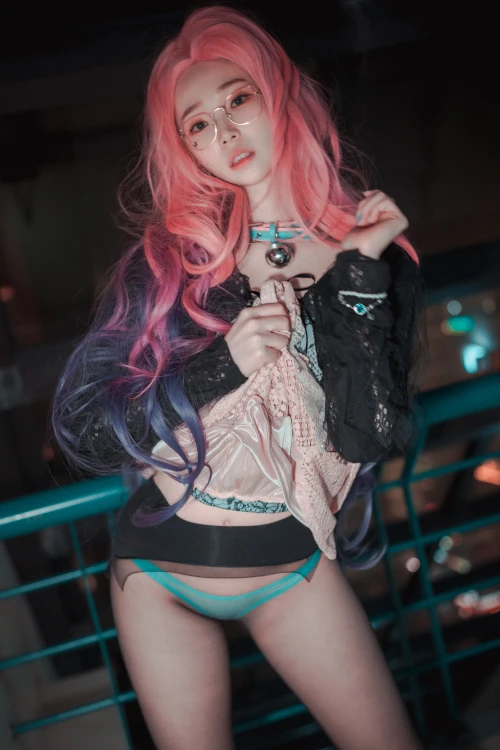 Read more about the article Bambi 밤비, DJAWA ‘Seraphine The Starry-Eyed Songstress’ Set.01