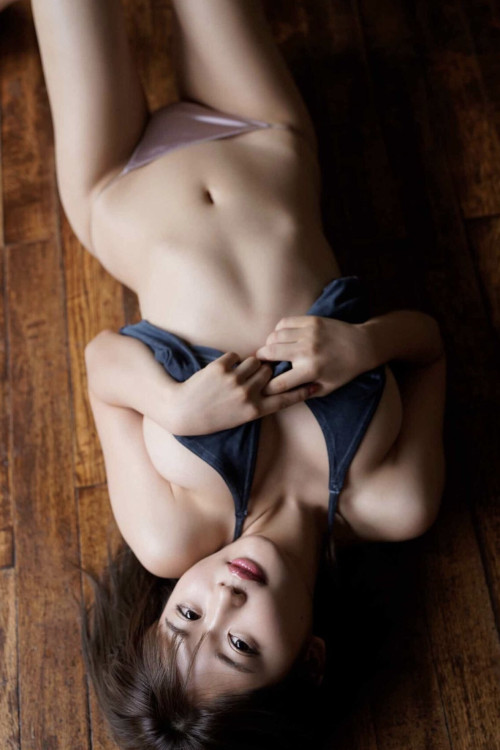 Read more about the article Momo Fujita 藤田もも, 週プレ Photo Book 「バズるハミ乳」 Set.02