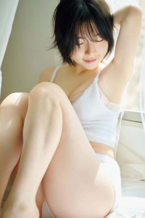 Read more about the article Karin Isobe 礒部花凜, Big Comic Spirits 2025 No.52 (ビッグコミックスピリッツ 2025年52号)