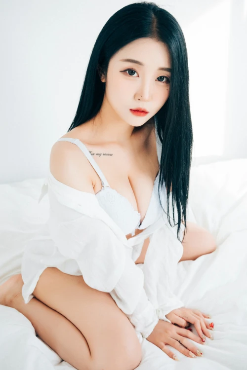 Read more about the article Jeong Bomi 정보미, Loozy ‘The undress’ Set.02