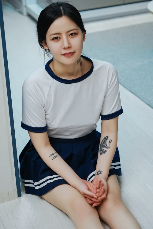 Read more about the article Choi Ri 최리, Photobook Vol.01 「Bloomers」 Set.01