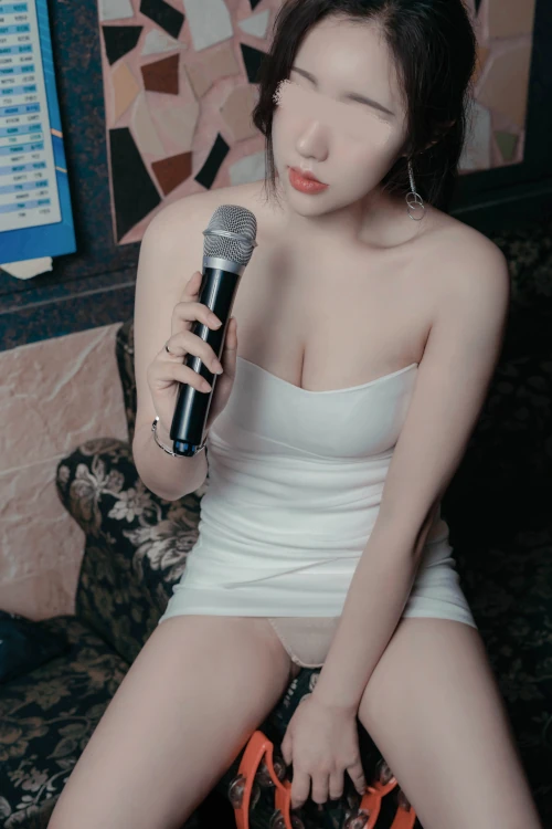 Read more about the article Cony 코니, PUSSYLET Vol.33 ‘Nude Karaoke’ Set.01