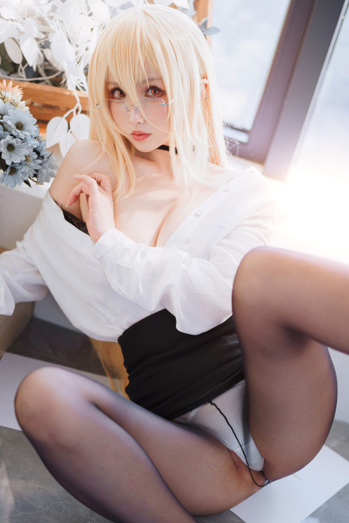 Read more about the article Cosplay rioko凉凉子 碧蓝航线 冤仇 办公室的意外