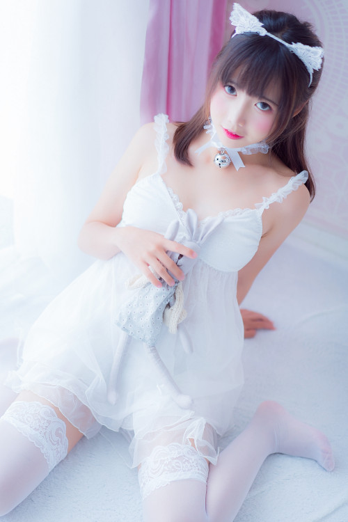 Read more about the article Cosplay 面饼仙儿 吊带睡衣