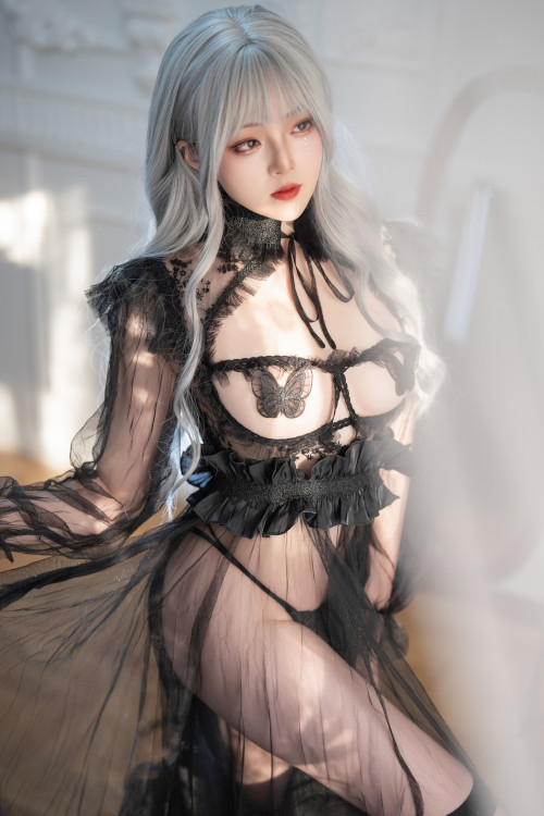 Read more about the article Cosplay Natsuko夏夏子 黑蝴蝶