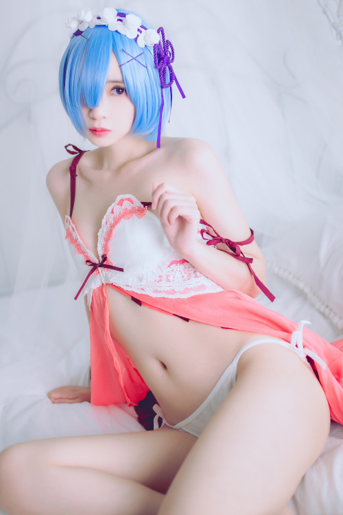 Read more about the article Cosplay 疯猫ss 蕾姆