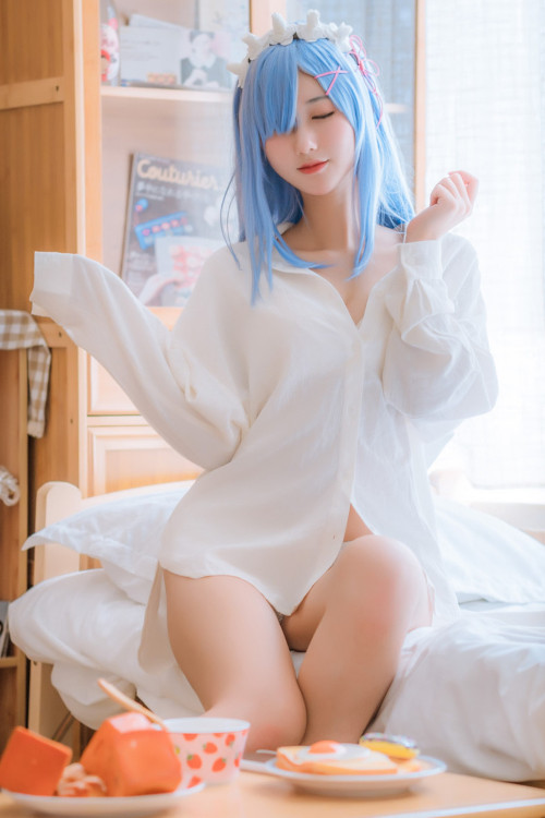 Read more about the article Cosplay 羽生三未图集 蕾姆