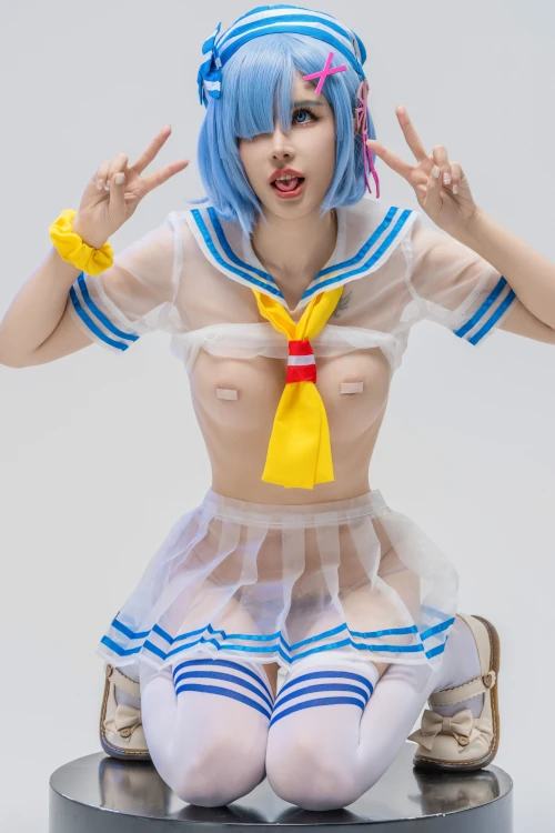 Read more about the article Cosplay 鹿八岁 从零开始的异世界生活 蕾姆
