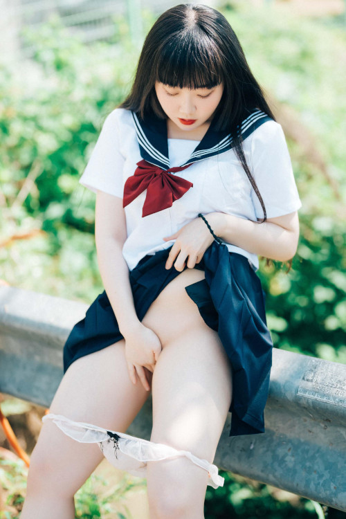 Read more about the article Doyeon 도연, Photobook ‘Late Summer’ Set.02