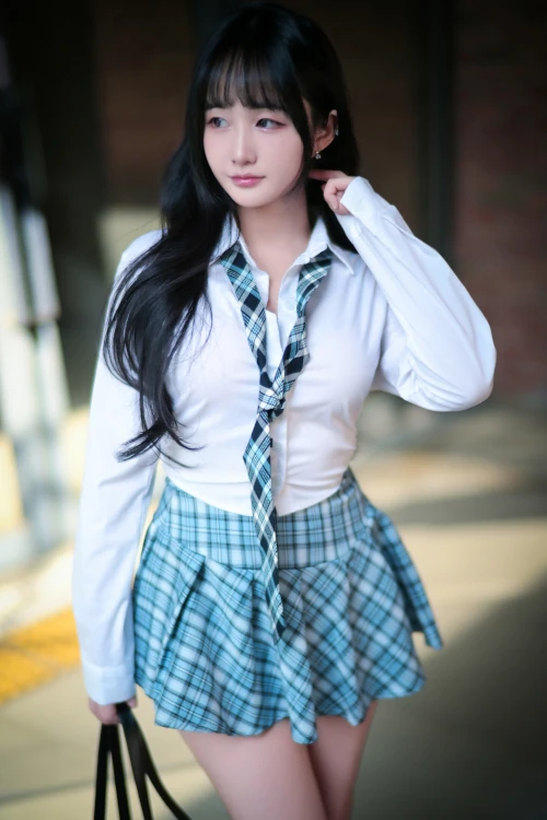 Read more about the article Han Jina 한지나, PINK Photobook ‘Sunshine’ Set.01