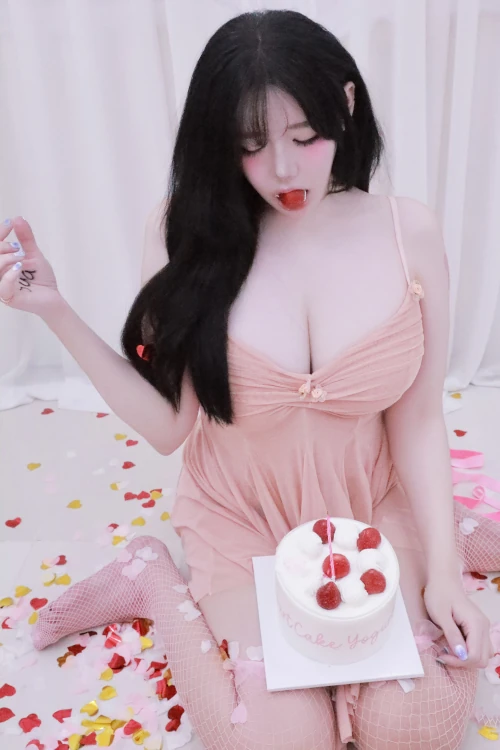 Read more about the article Jisu A 안지수, Photobook ‘Birthday’ Set.01