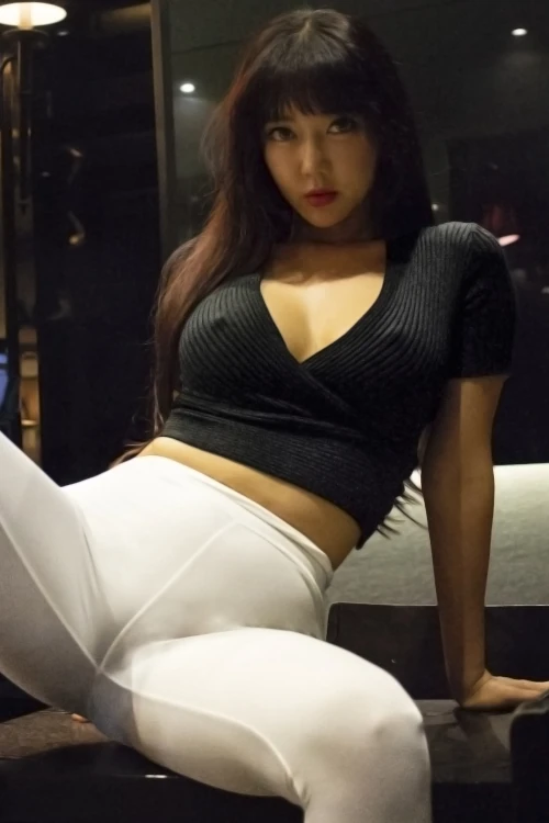 Read more about the article Kimune 기무네, PhotoBook Vol.02 ‘One Of Naughty Nights’ Set.01
