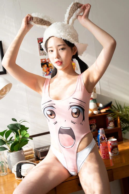Read more about the article Leeae 이아이, Photobook ‘Bunny & Maid’ Set.01