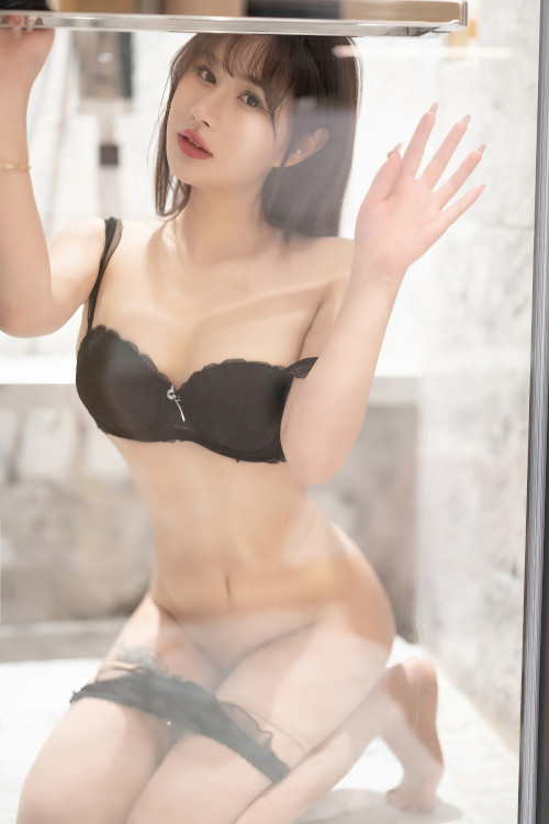 Read more about the article XiuRen秀人网 NO.7013 ZhangXinXin张欣欣