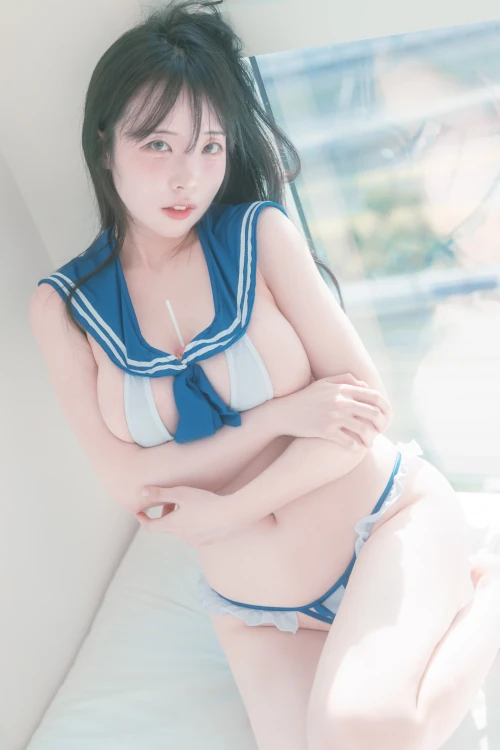 Read more about the article Rinaモモリナ, Patreon ‘Sexy Navy Style’ Set.02