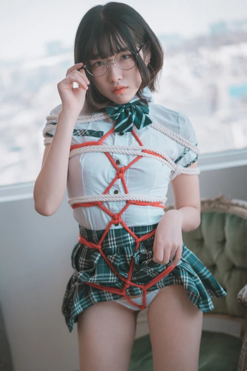 Read more about the article Sonson 손손, DJAWA ‘Knotting Class’ Set.01