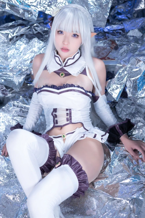 Read more about the article Cosplay 清水由乃 – 重生之我是艾米莉亚