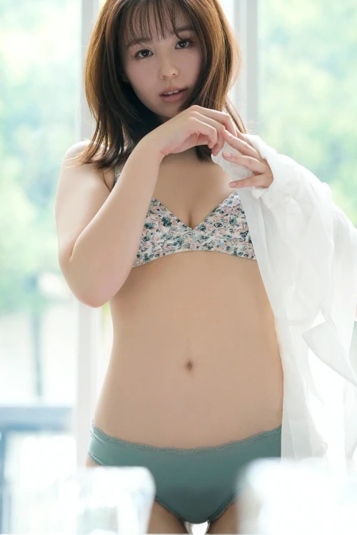Read more about the article Rina Koike 小池里奈, Sabra No.001 2024年秋号