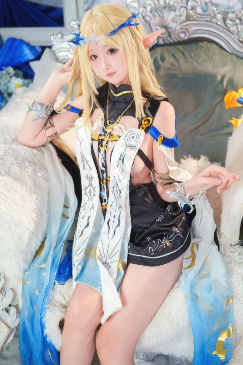 Read more about the article Cosplay Seele麦麦 – 鸣潮 菲比&卡提希娅·蓝色花海物语