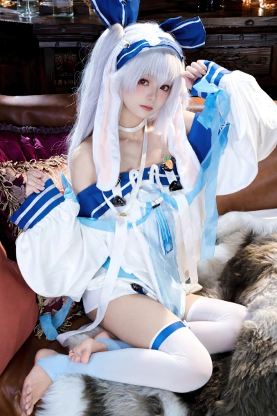 Read more about the article Cosplay 九柒喵 – 碧蓝航线 拉菲ll