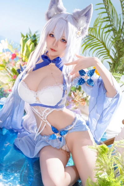 Read more about the article Cosplay 星之迟迟Hoshilily – 碧蓝航线 信浓泳装